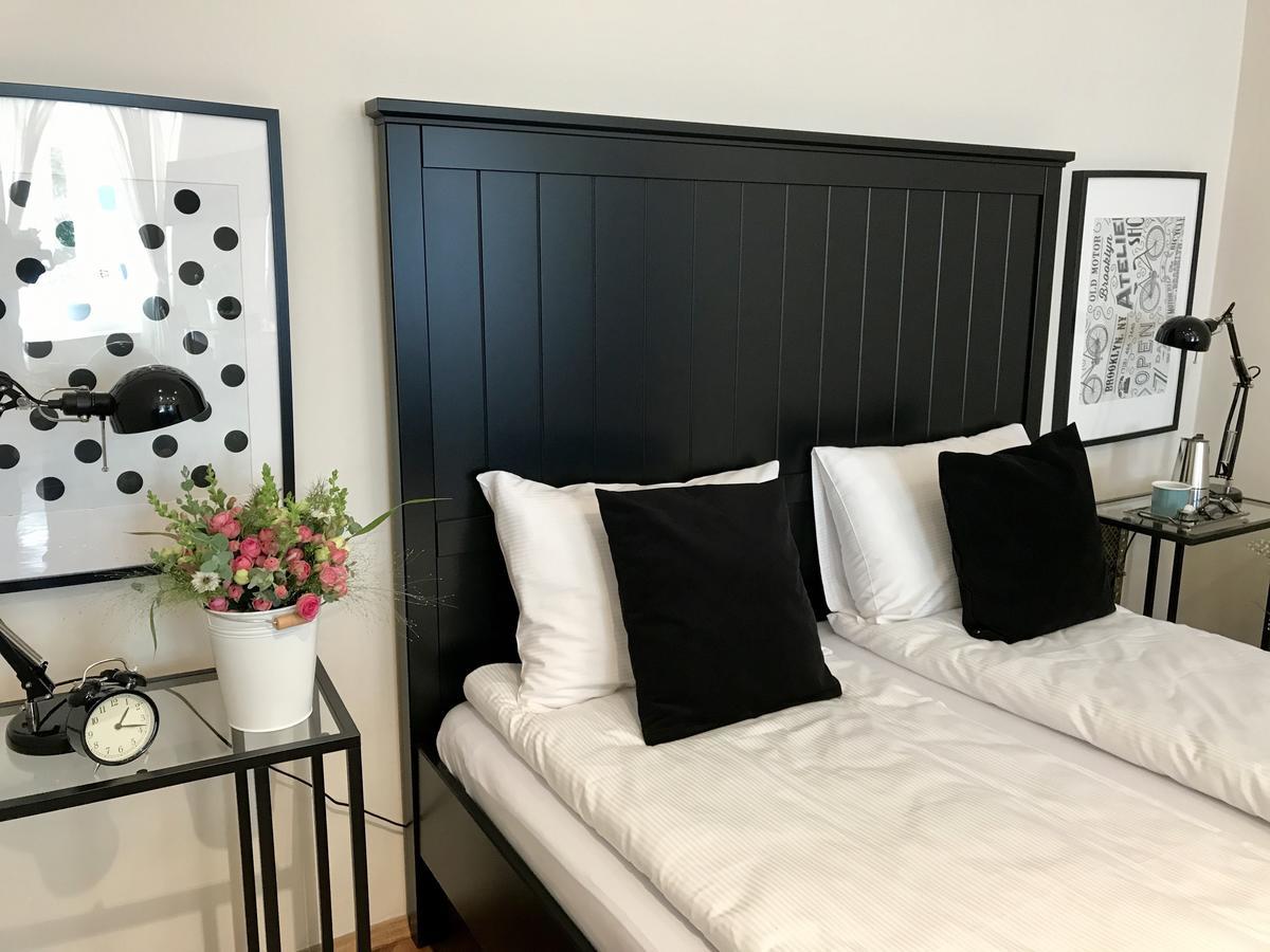 Czarna Kawka Apartamenty クラクフ エクステリア 写真